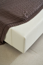 Load image into Gallery viewer, Greatime B1142 Modern Platform Bed (More Colors Available)